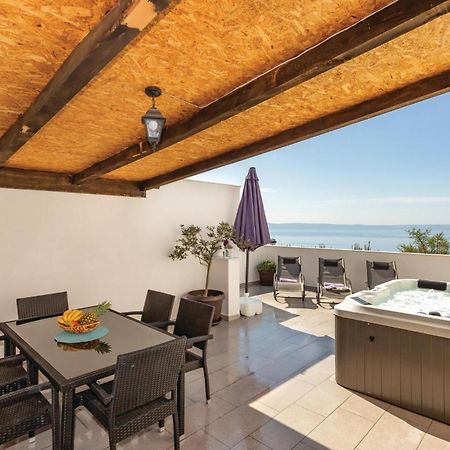 2 Bedroom Cozy Apartment In Makarska Exterior foto