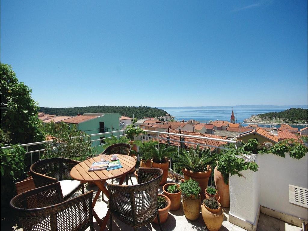 2 Bedroom Cozy Apartment In Makarska Exterior foto