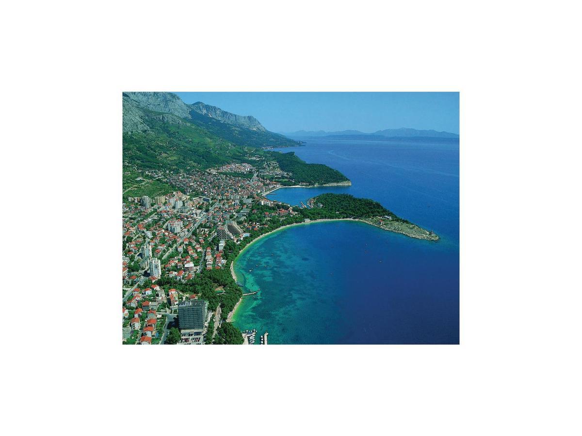 2 Bedroom Cozy Apartment In Makarska Exterior foto