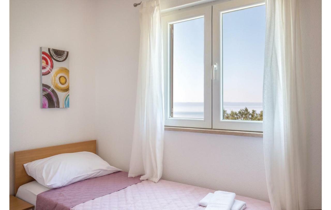 2 Bedroom Cozy Apartment In Makarska Exterior foto