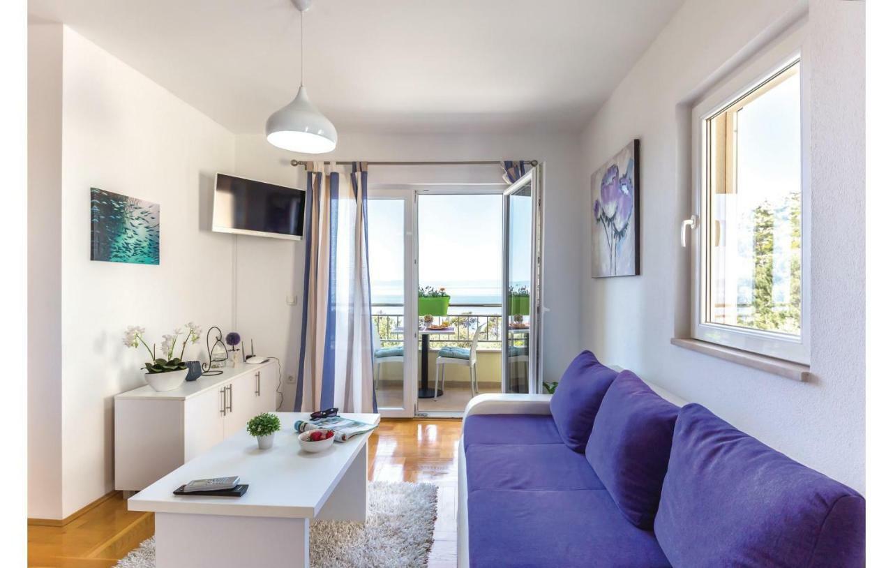 2 Bedroom Cozy Apartment In Makarska Exterior foto